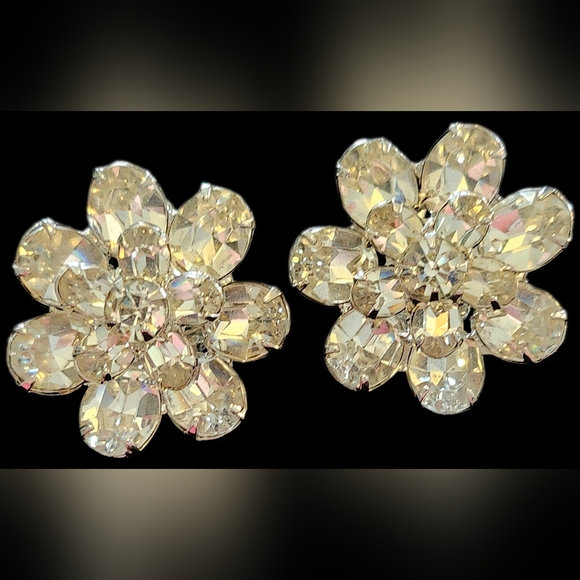 Vintage Weiss Large Rhinestone Clip On Earrings - Picture 5 of 8